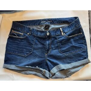 Ariya Jeans Women's Size 22 Blue Denim Cuffed Shorts Distressed Hem